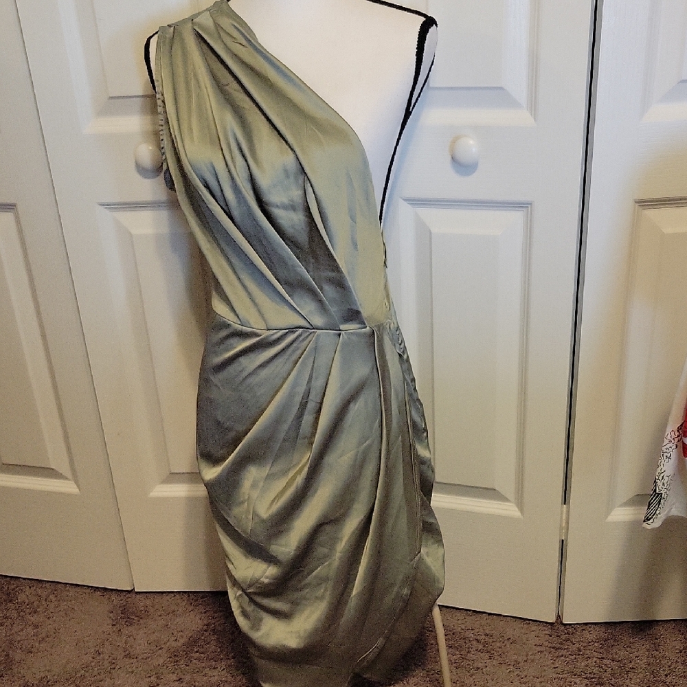 Elegant One-Shoulder Green Dress